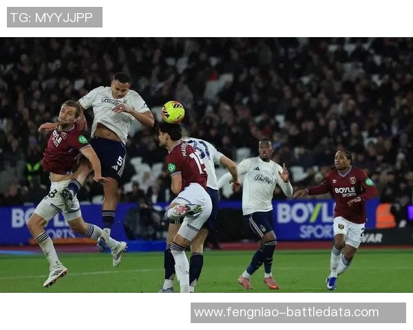 足总杯精彩对决那不勒斯与巴黎圣日耳曼战平争议判罚引发全场热议 足总杯精彩对决那不勒斯与巴黎圣日耳曼战平争议判罚引发全场热议